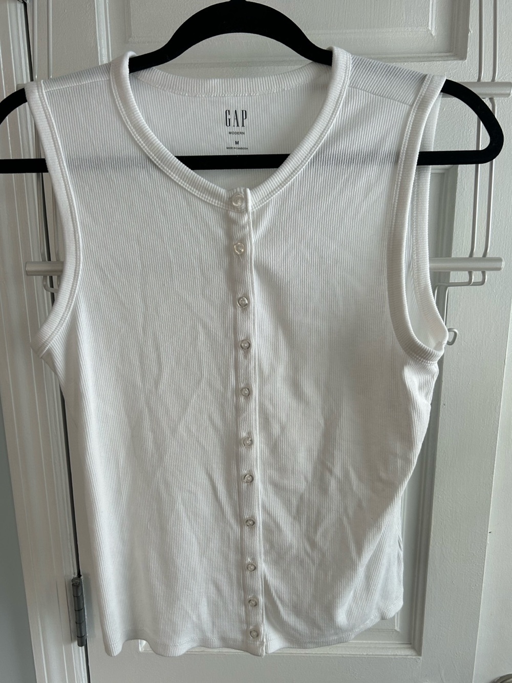 GAP Modern White Ribbed Button-Front Tank - Picture 2 of 6